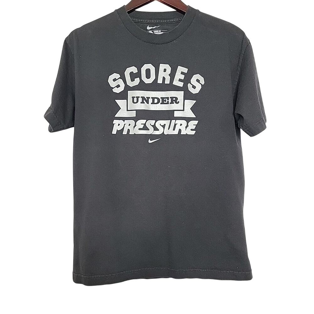 Nike Scores Under Pressure Tshirt Mens Med Loose Fit Black Graphic Tee Shirt Top